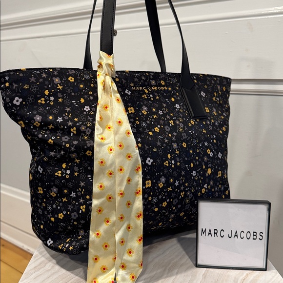 Marc Jacobs Handbags - Marc Jacobs Wingman Black Yellow Floral Nylon Tote EUC